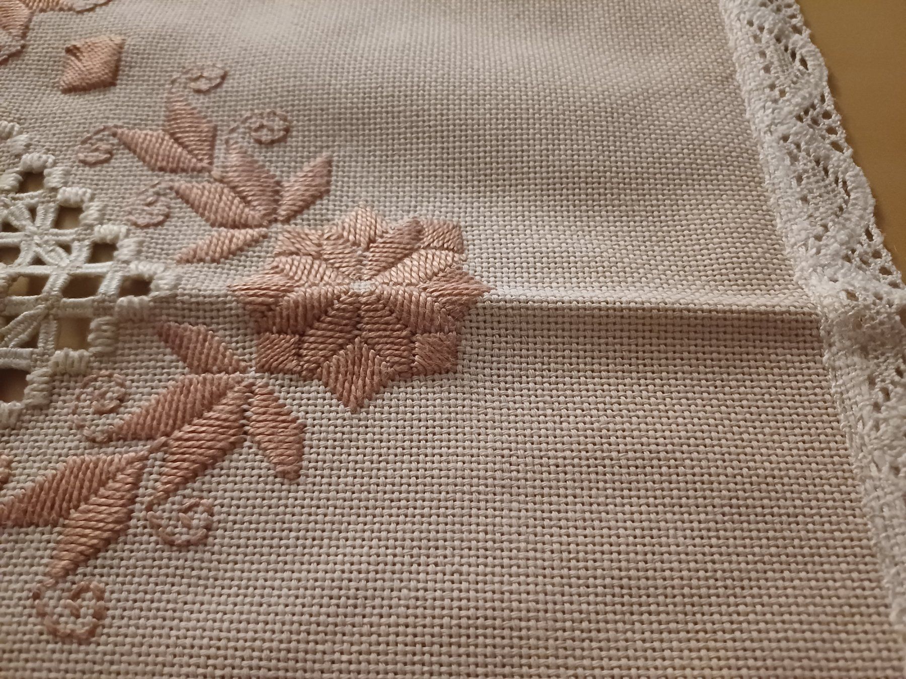 Decken: Tischläufer mit Hardanger Stickerei – Gebraucht aus Windlach von lanuj 1