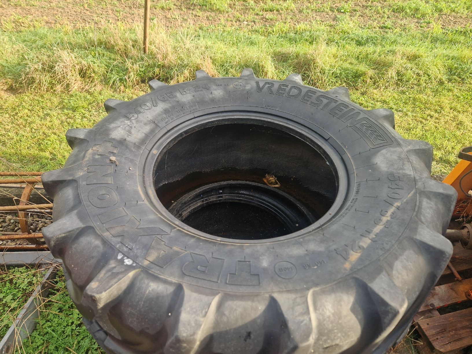 Trattori: Traktorreifen 540/65R24 – Usato da Frauenfeld venduto da HilzingerAG 1