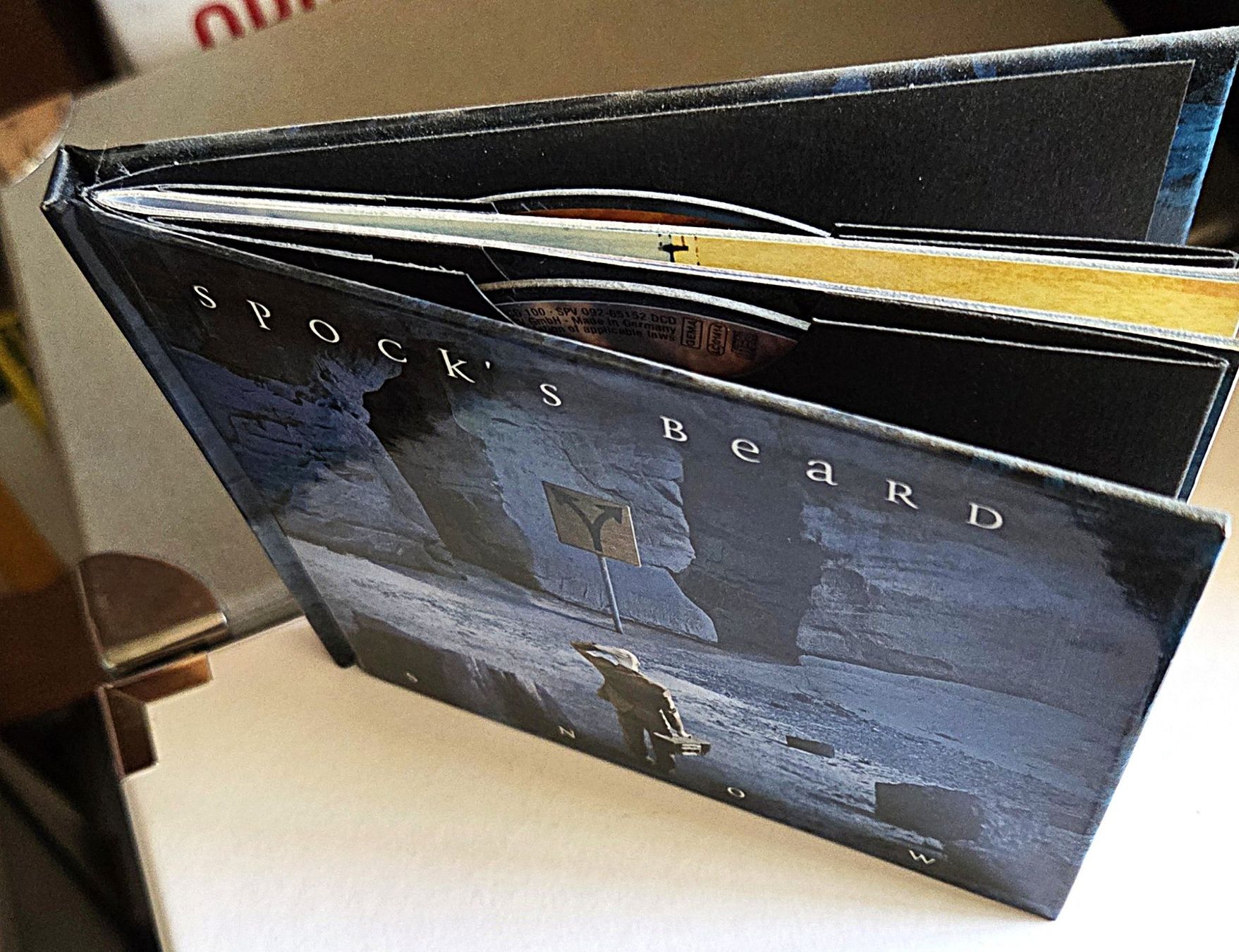 CD: Spock's Beard - Snow, Doppel CD, Hardcover – Nuovo (secondo la descrizione) da Biberist venduto da Beaver58 1