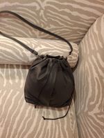 Schwarze Ledertasche Beuteltasche Handtasche neuwertig st...