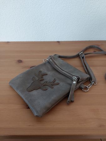 Tasche Damen grau mit Hirschapplikation neuwertig