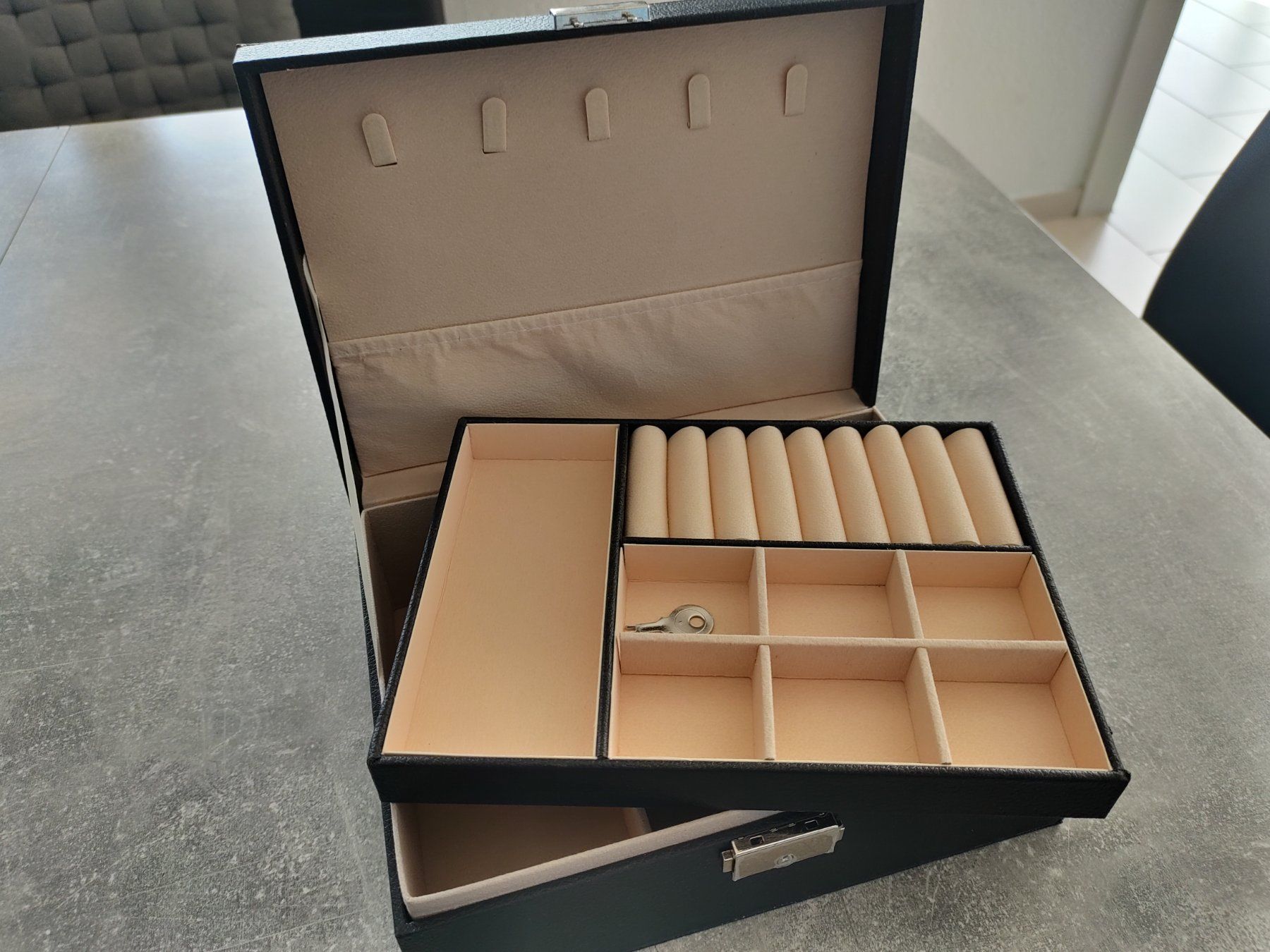 Portagioie: Schmuck Box abschliessbar (schwarz) – Nuovo e nell'imballaggio originale da Langenbruck venduto da Gumsi
