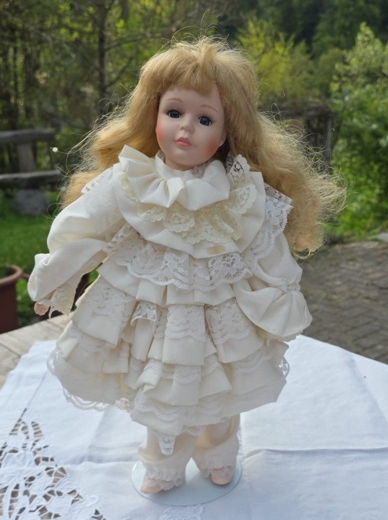 Bambole: Wunderschöne Puppe – Usato da Wolfhalden venduto da Elisabeth_b