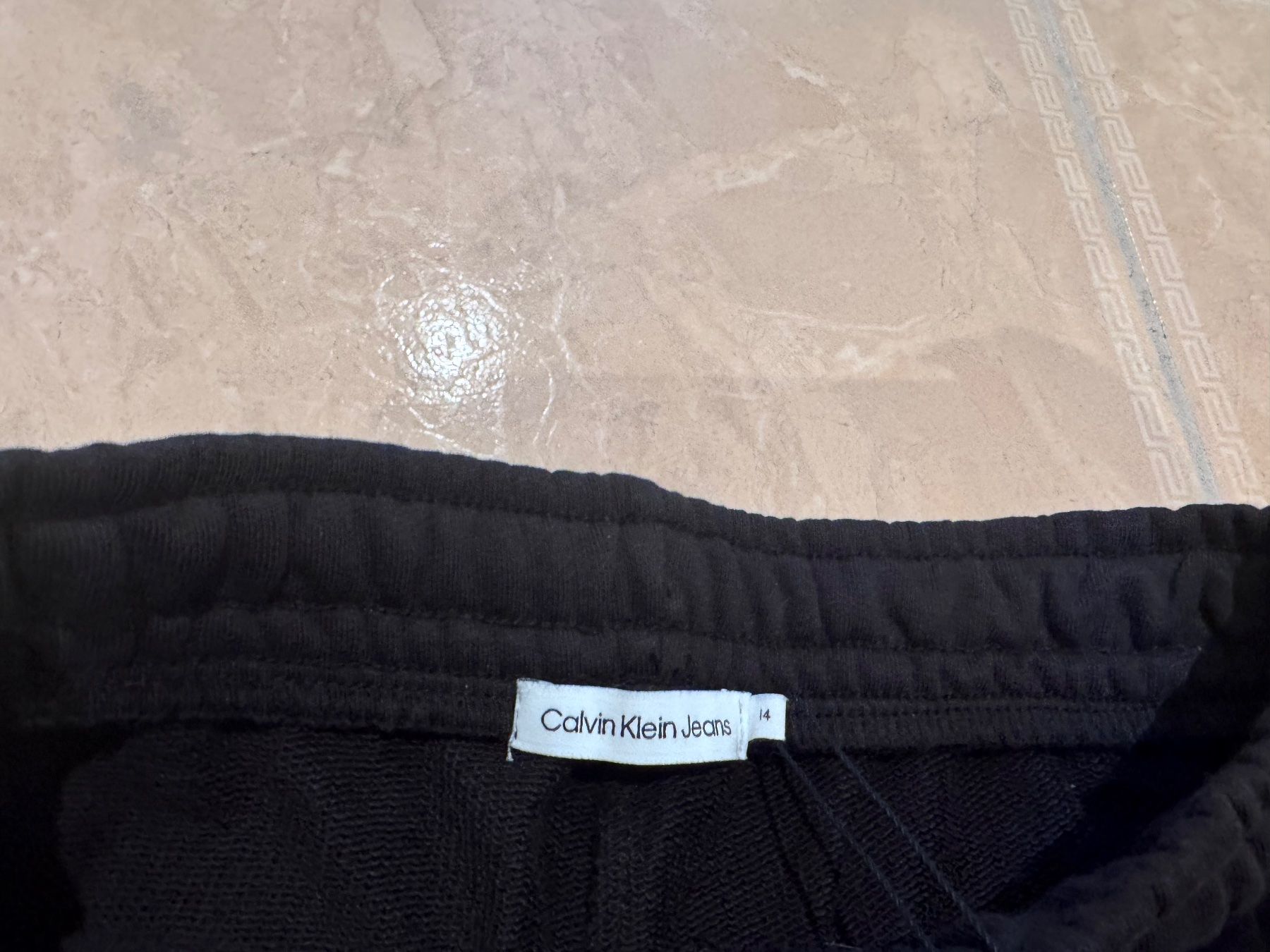 Calvin Klein Pantaloni: Calvin Klein neue Trainerhose, 14J 164 – Nuovo e nell'imballaggio originale da Klingnau venduto da Markus14 1