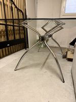 Glass dining table chrome base with 6x black leather chairs 