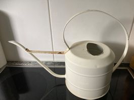 Gebrauchte Gießkanne aus Metall