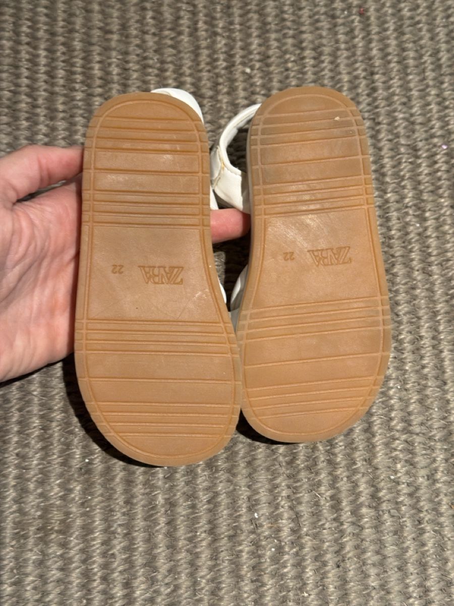 Zara Scarpe per ragazze: Zara Sandalen Grösse 22  – Nuovo e nell'imballaggio originale da Obersaxen venduto da jen_6dnw 2