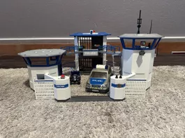 Playmobil Polizeistation mit Fahrzeugen und Zubehör