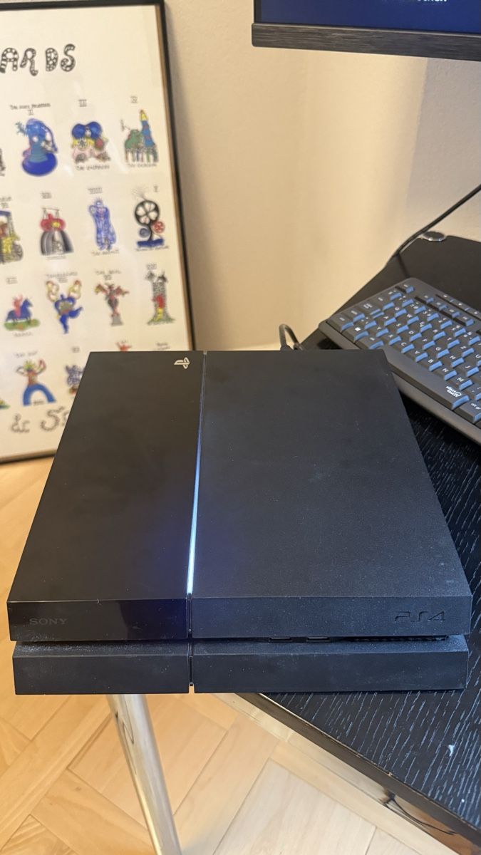 Sony Consoles: PS4 Playstation 4 CUH-1116A + Controller + COD MW3 – D'occasion à Zürich par monte_carlo