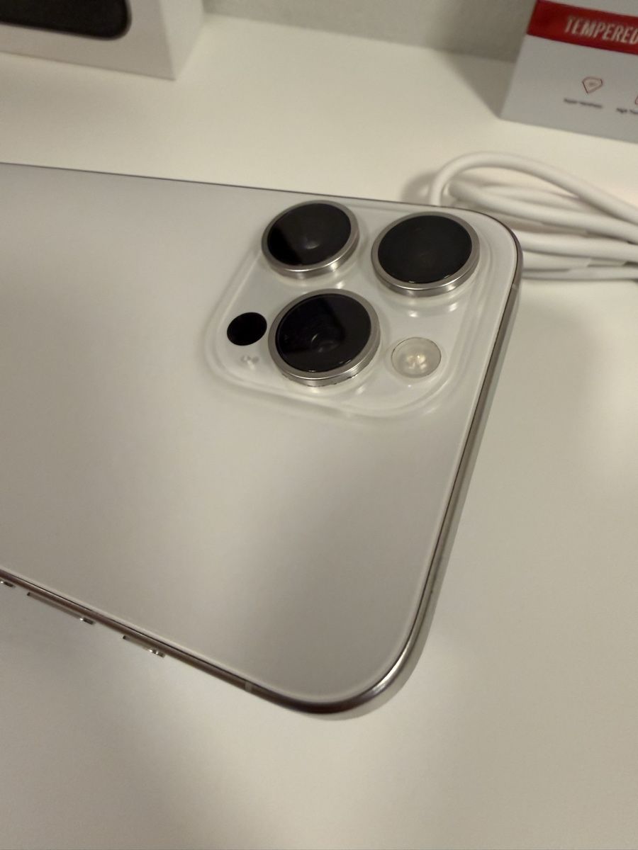 Apple Telefoni cellulari / Smartphones: IPhone 15 Pro Max 256GB Withe inkl. Garantie + Starterpaket – Usato da Spiegel b. Bern venduto da OccasionElektronik 2
