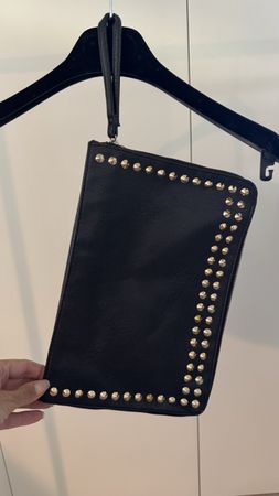 Clutch Tasche schwarz mit Nieten PVC Material neuwertig