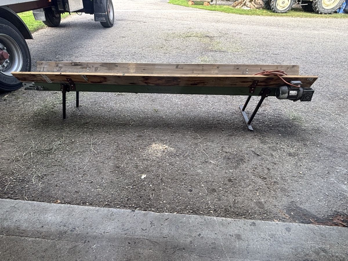 Macchine per carico, silaggio e trasporto: tapis roulent / Förderband – Usato da Couvet venduto da jacysa