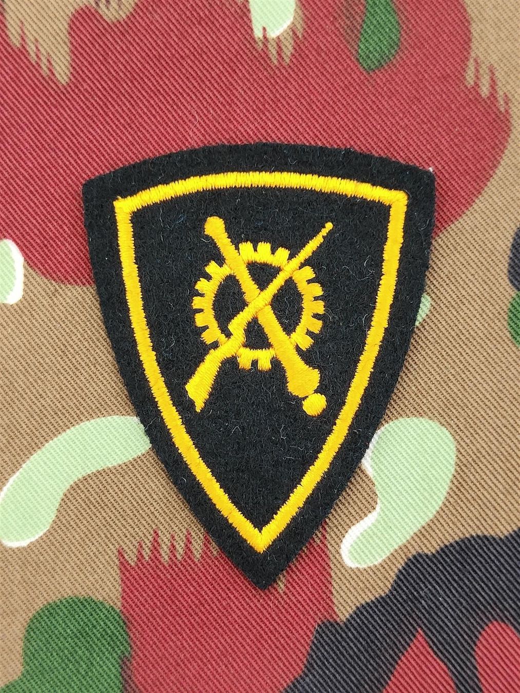 Placchette & Badge: Abzeichen Waffenmechaniker Ord. 95 V1 – Usato da Bauma venduto da SwissMilitaria