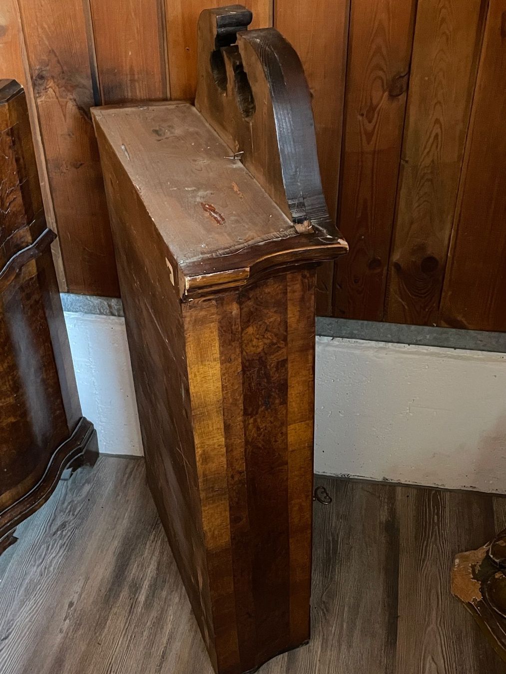 Vetrine: Antike Wandvitrine in gutem Zustand – Usato da Volketswil venduto da rubin74 2