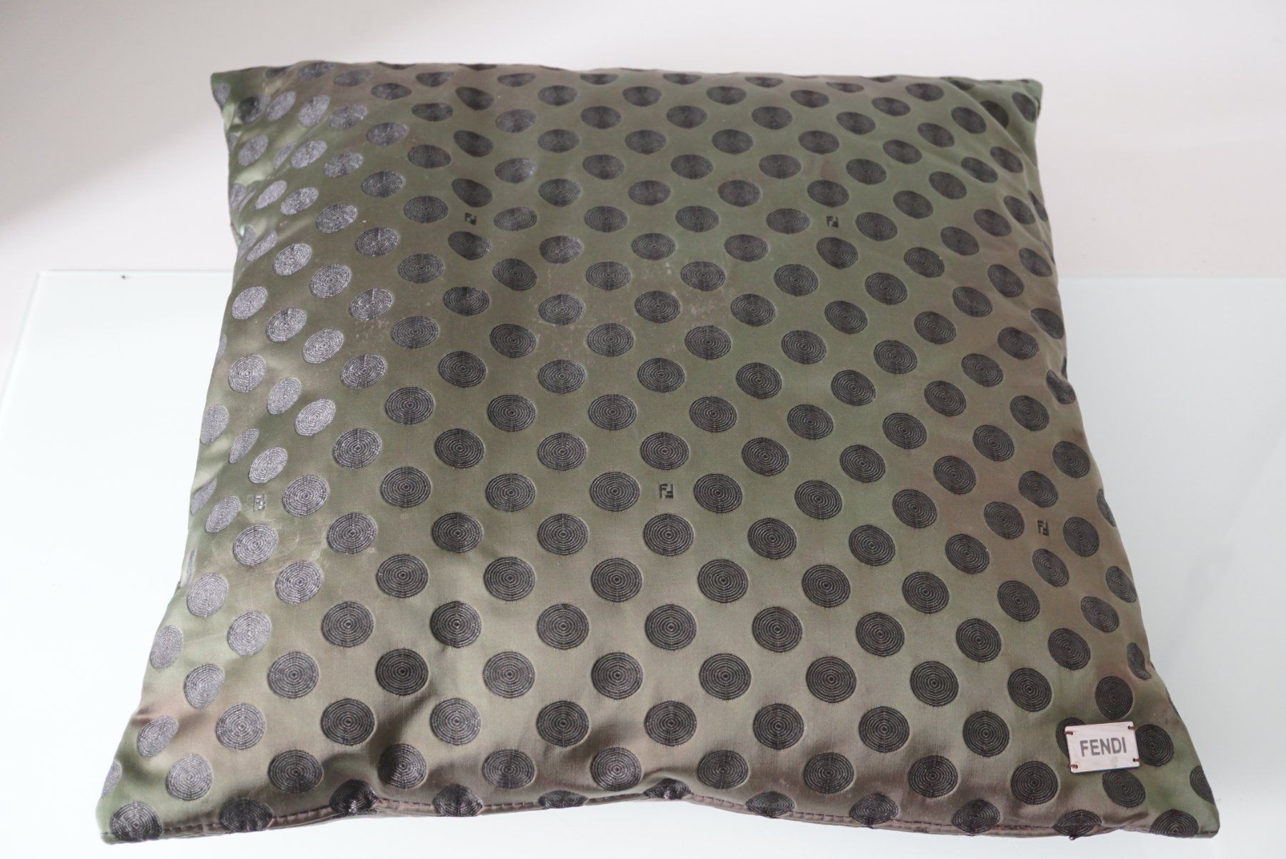 KISSEN FENDI® ca. 48 x 48 cm (Gebraucht) in Mels für CHF 10 - mit ...