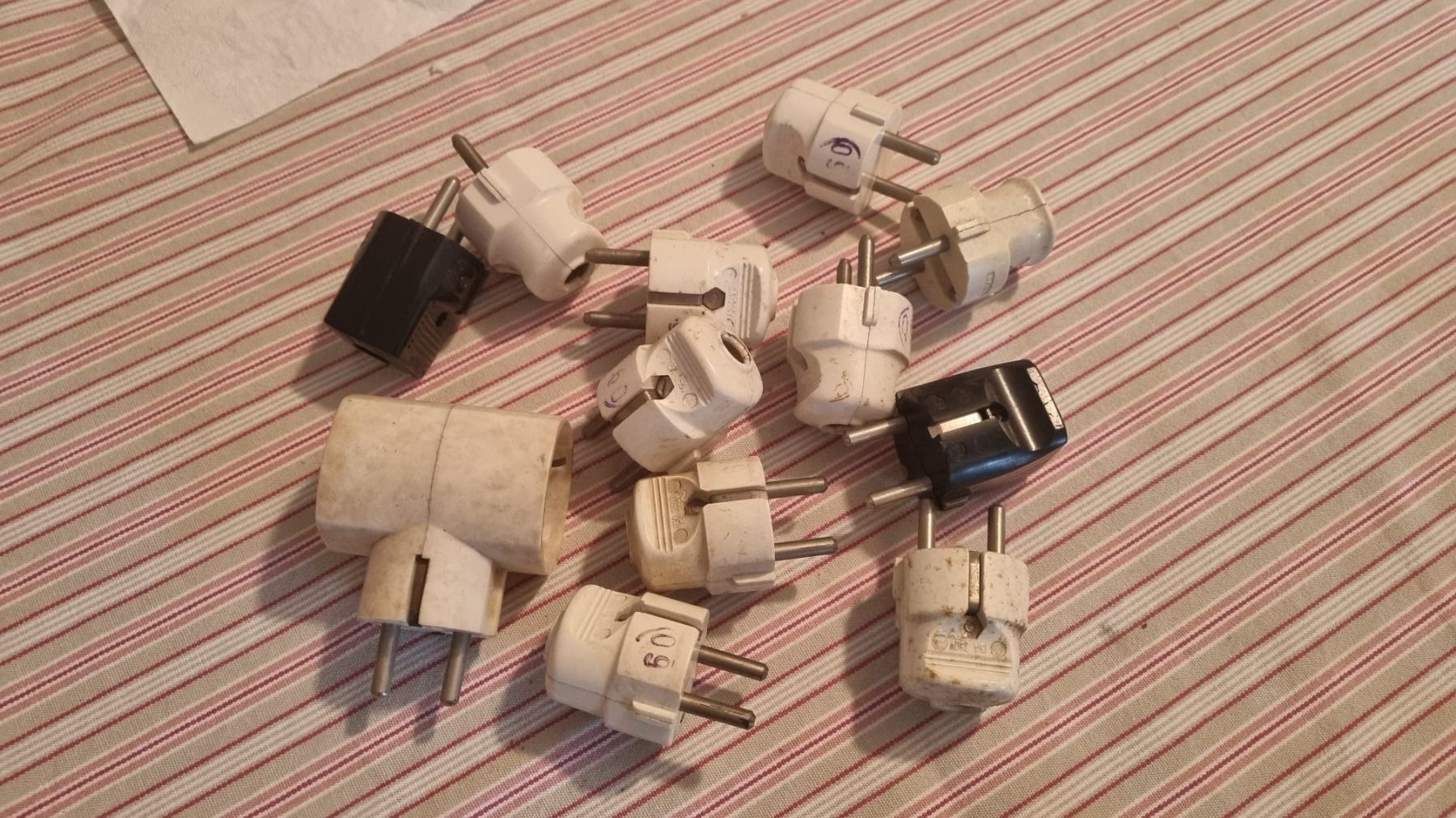 Fiches d'alim.: 11 Schuko Stecker Schutzkontakt Stecker – D'occasion à Basel par Jcva 3