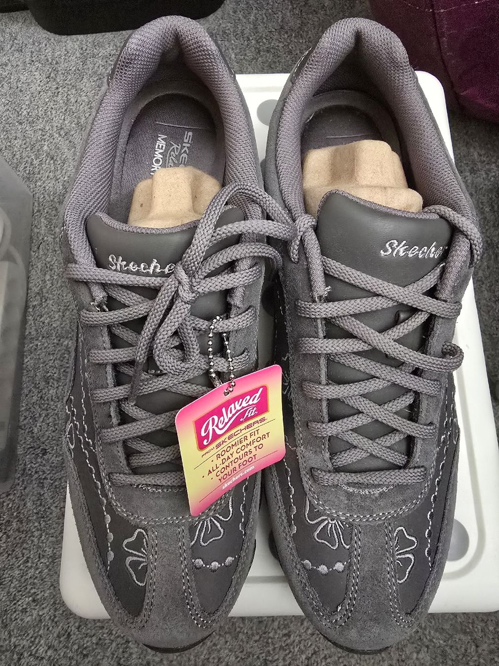 Skechers Damenschuhe: Skechers Schuhe – Neu und originalverpackt aus Schleitheim von nussknacker2000