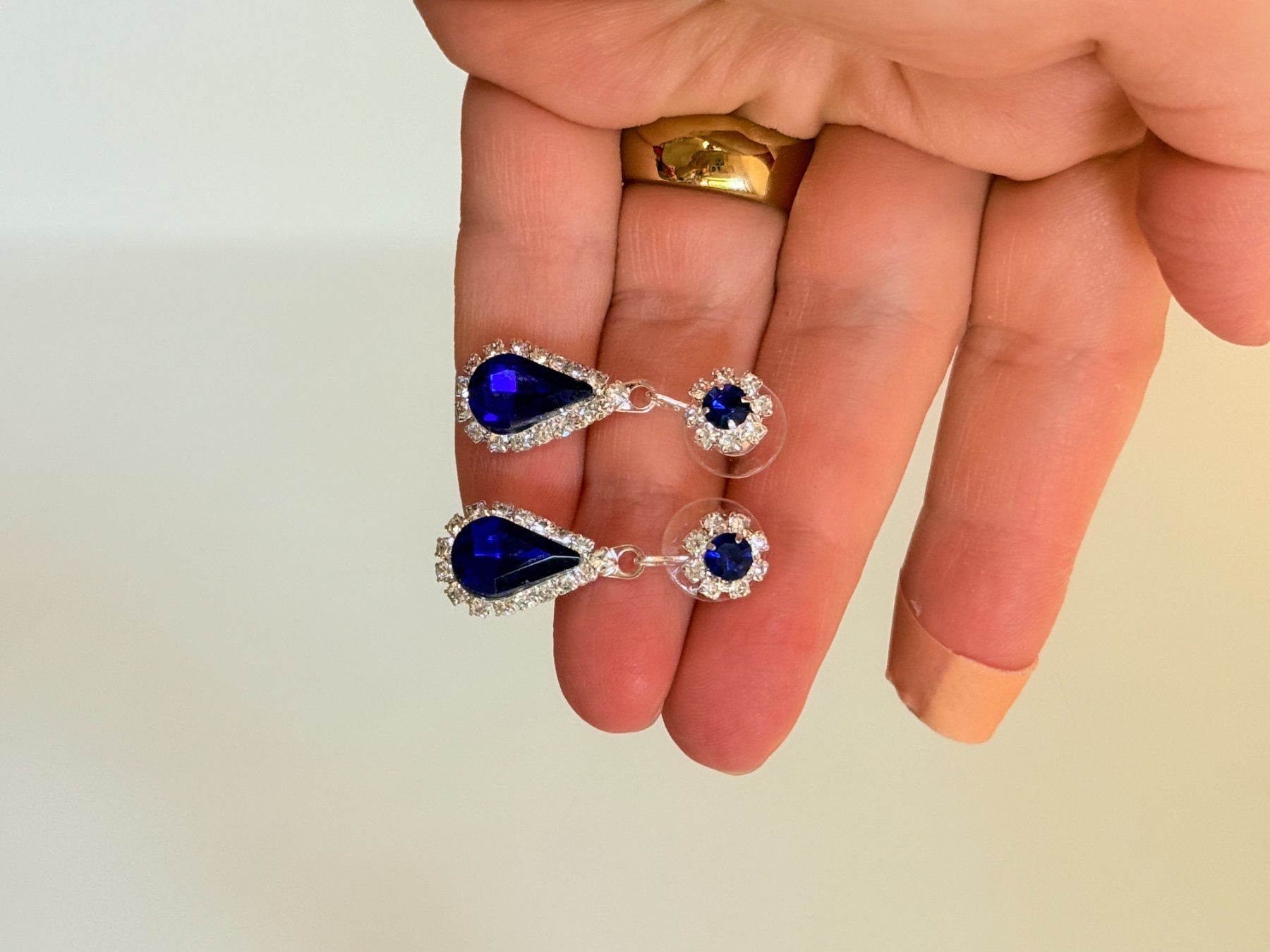 Altri gioielli: LOT Collier élégant avec pendentif bleu – Nuovo e nell'imballaggio originale da Genève venduto da AGBERG 4