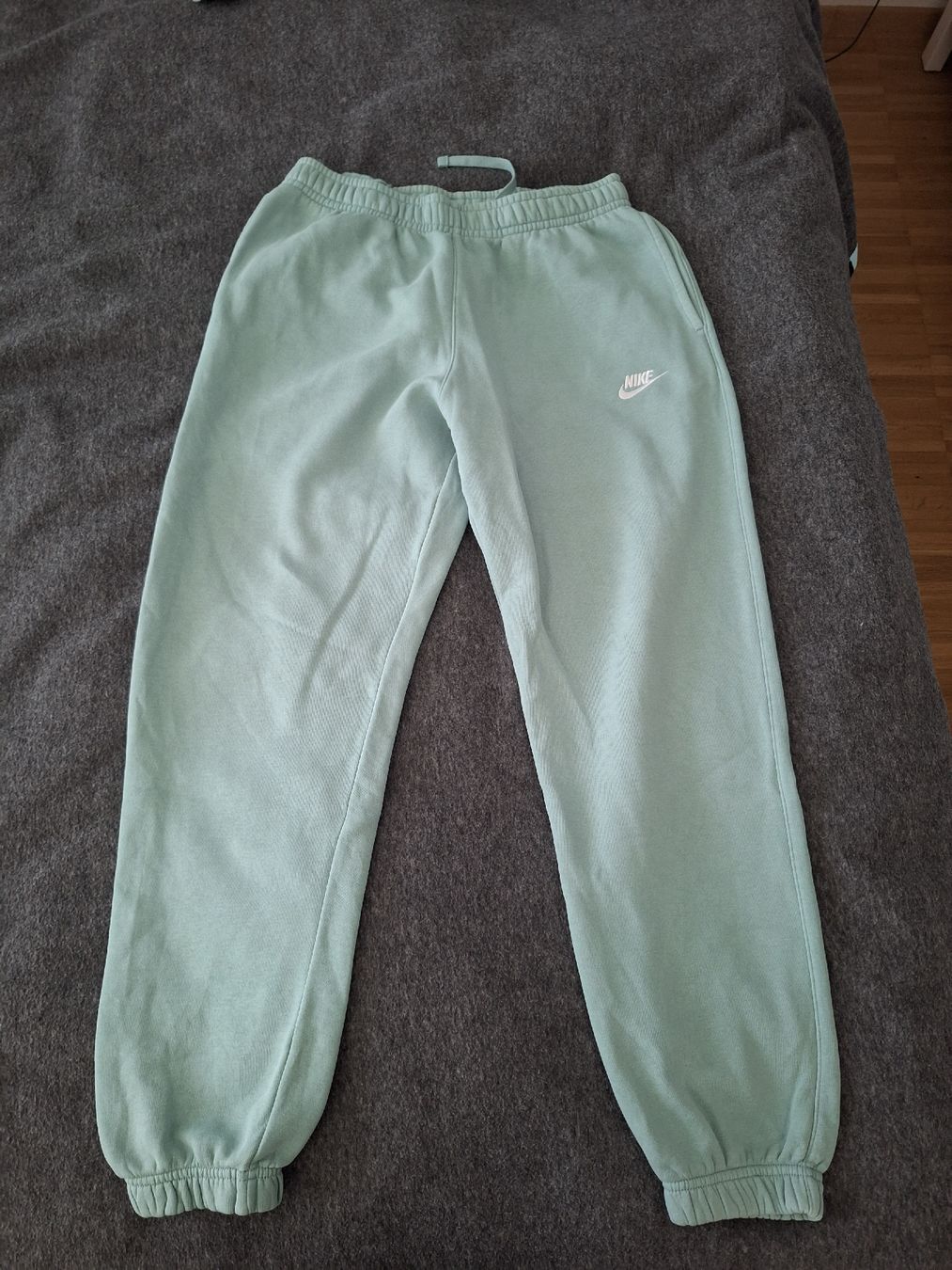 Nike Completi: Nike Trainingsanzug, mintgrün, Grösse M -  – Usato da Mumpf venduto da SwissDi 1