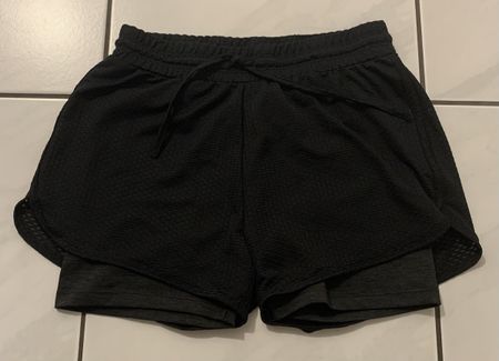 Schwarze Sportshorts, Grösse M, neuwertig!