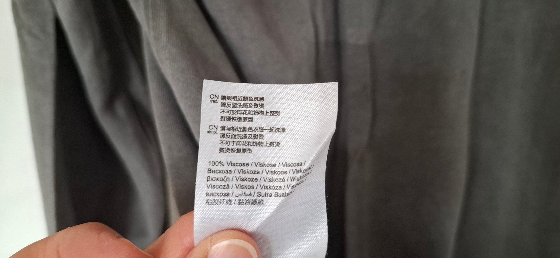 Esprit Pullover & Sweatshirts: Anthrazit Langarmshirt mit Pailletten Esprit / EDC – Neu (gemäss Beschreibung) aus Füllinsdorf von Sternenblick19 4
