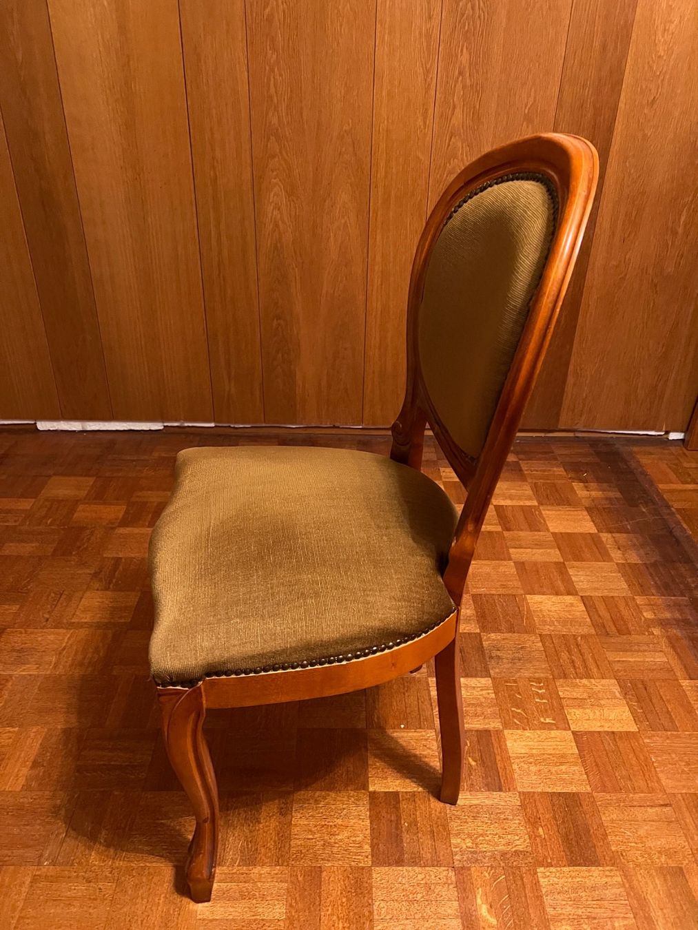 &Tradition Sedie: 4 elegante Wohnzimmerstühle im klassischen Stil – Usato da Wallbach venduto da Rufda 3