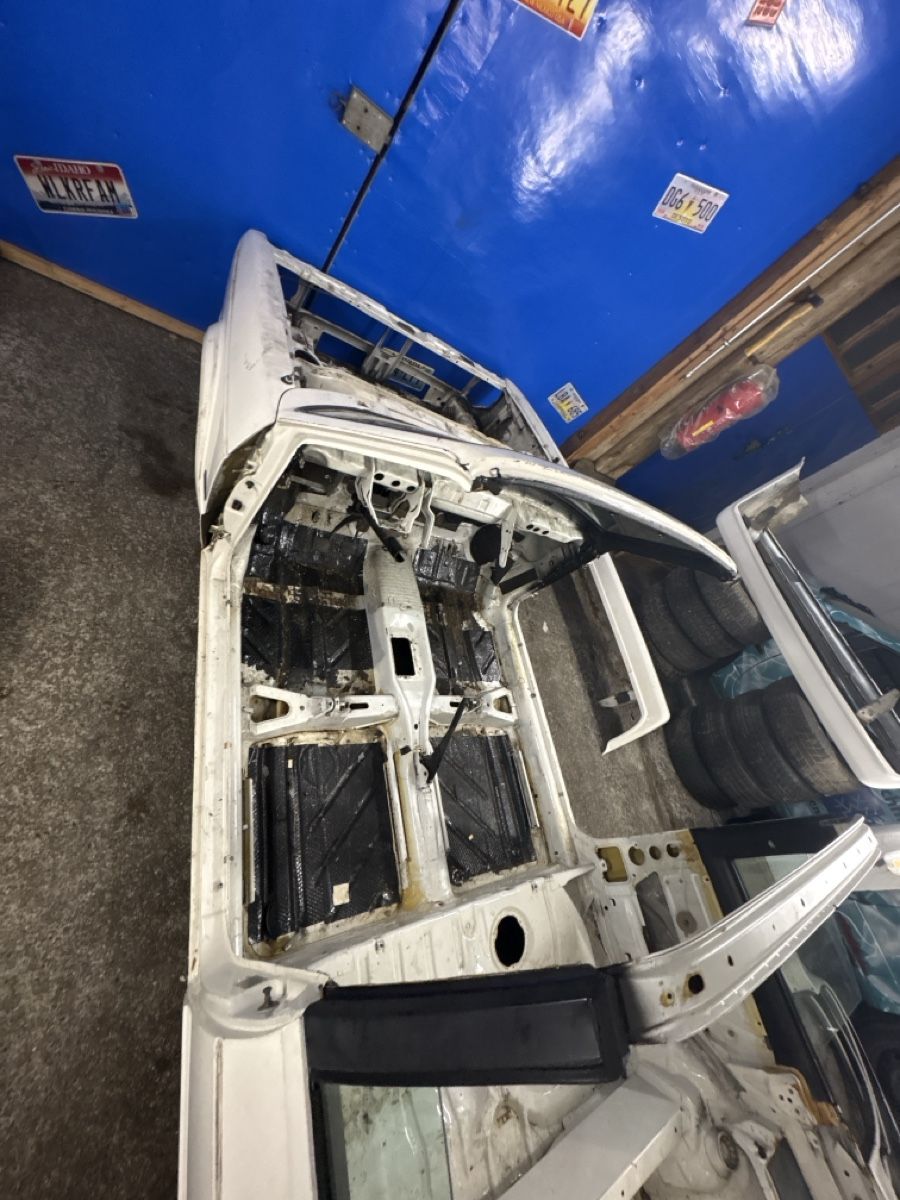 Tutti pezzi di ricambio auto: VW Golf 1 Cabrio Karrosse – Usato da Oberwil (Dägerlen) venduto da 1997 1