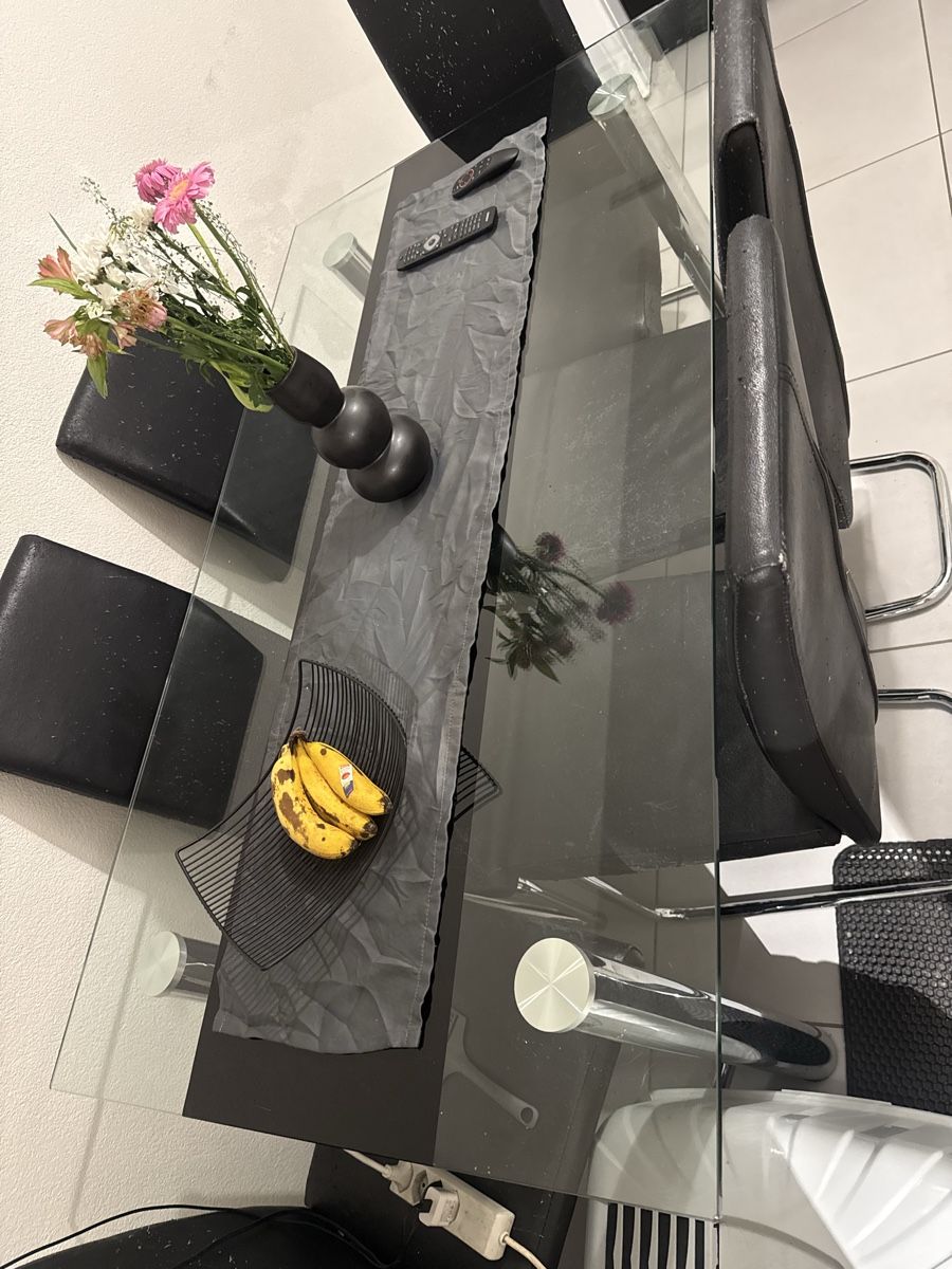 Tables: Esstisch Glastisch Schwarz tisch  – D'occasion à Oberrohrdorf par dia_r9l9