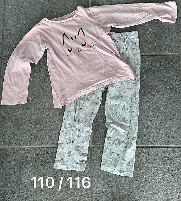 Pigiama & Simili: Pijama Grösse 110 / 116 – Usato da Muri AG venduto da Scorpion84