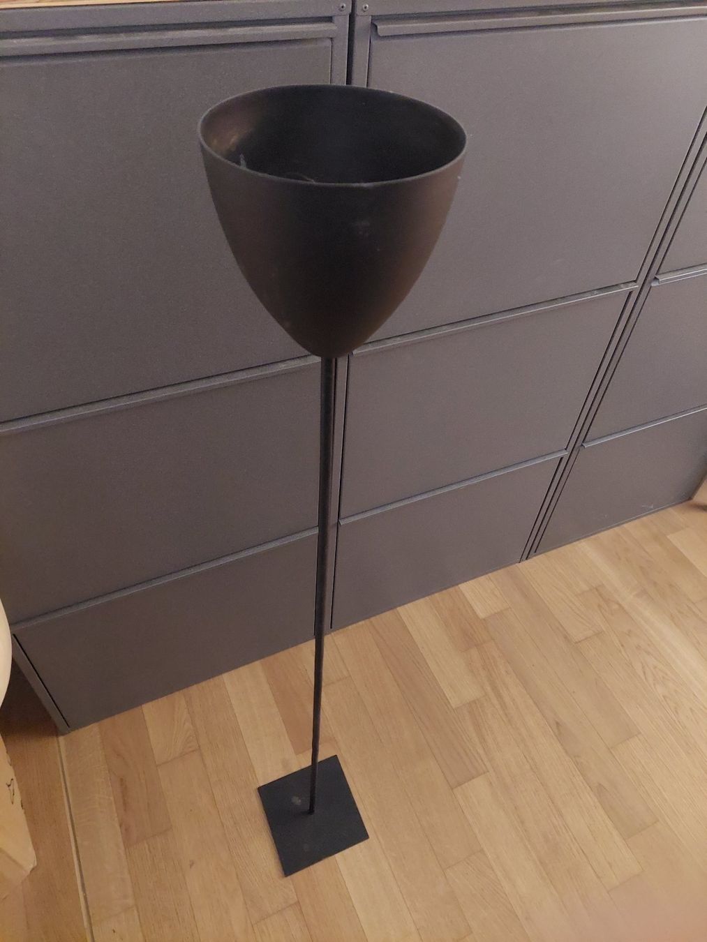 Altro per la casa: Schwarzer Blumenständer, Metall, Vintage – Usato da Dübendorf venduto da aur_wm8b
