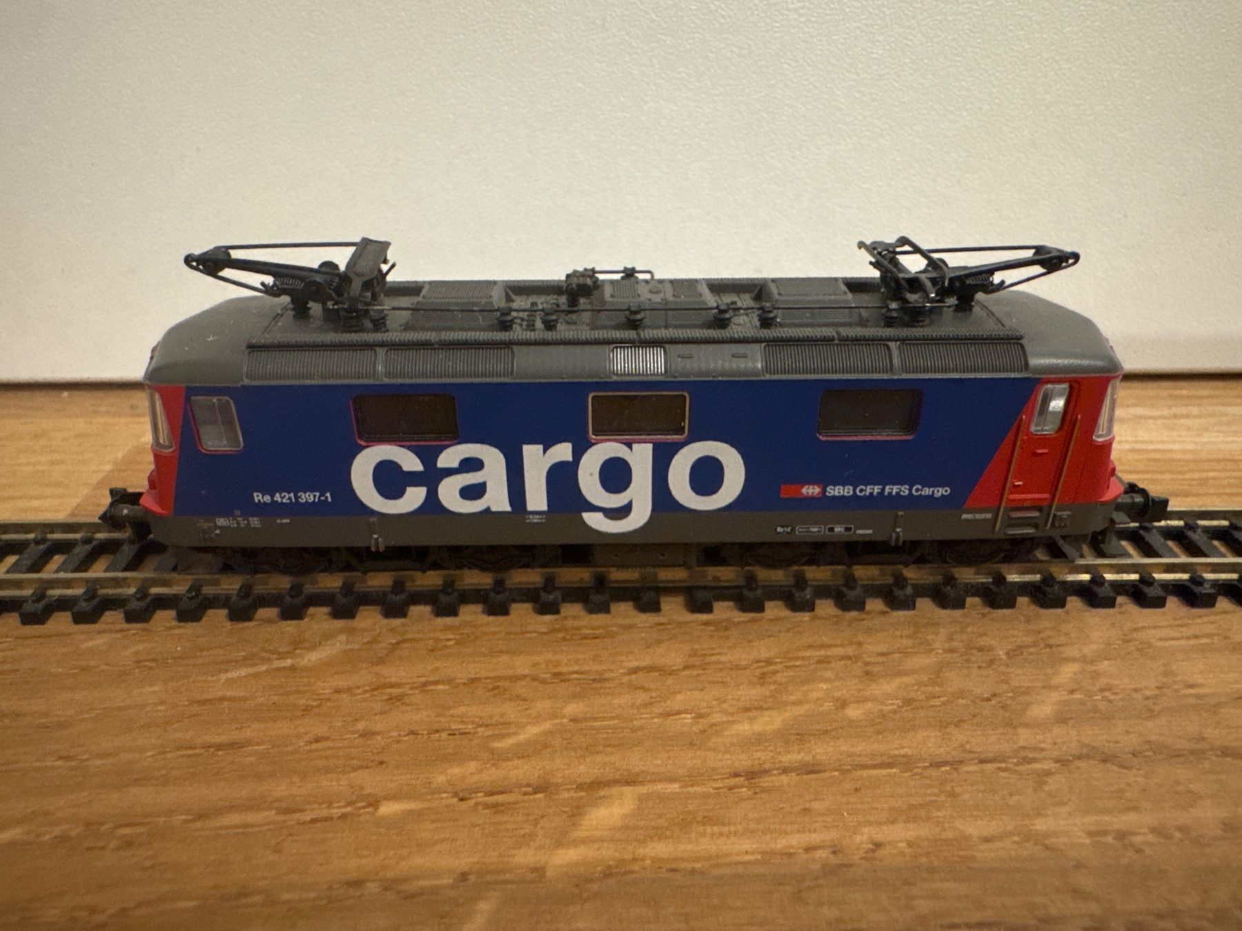 Fleischmann Modelleisenbahnen: Fleischmann 732402 SBB Re 421 397-1 Cargo Digital – Neu (gemäss Beschreibung) aus Schlierbach von Look8 3