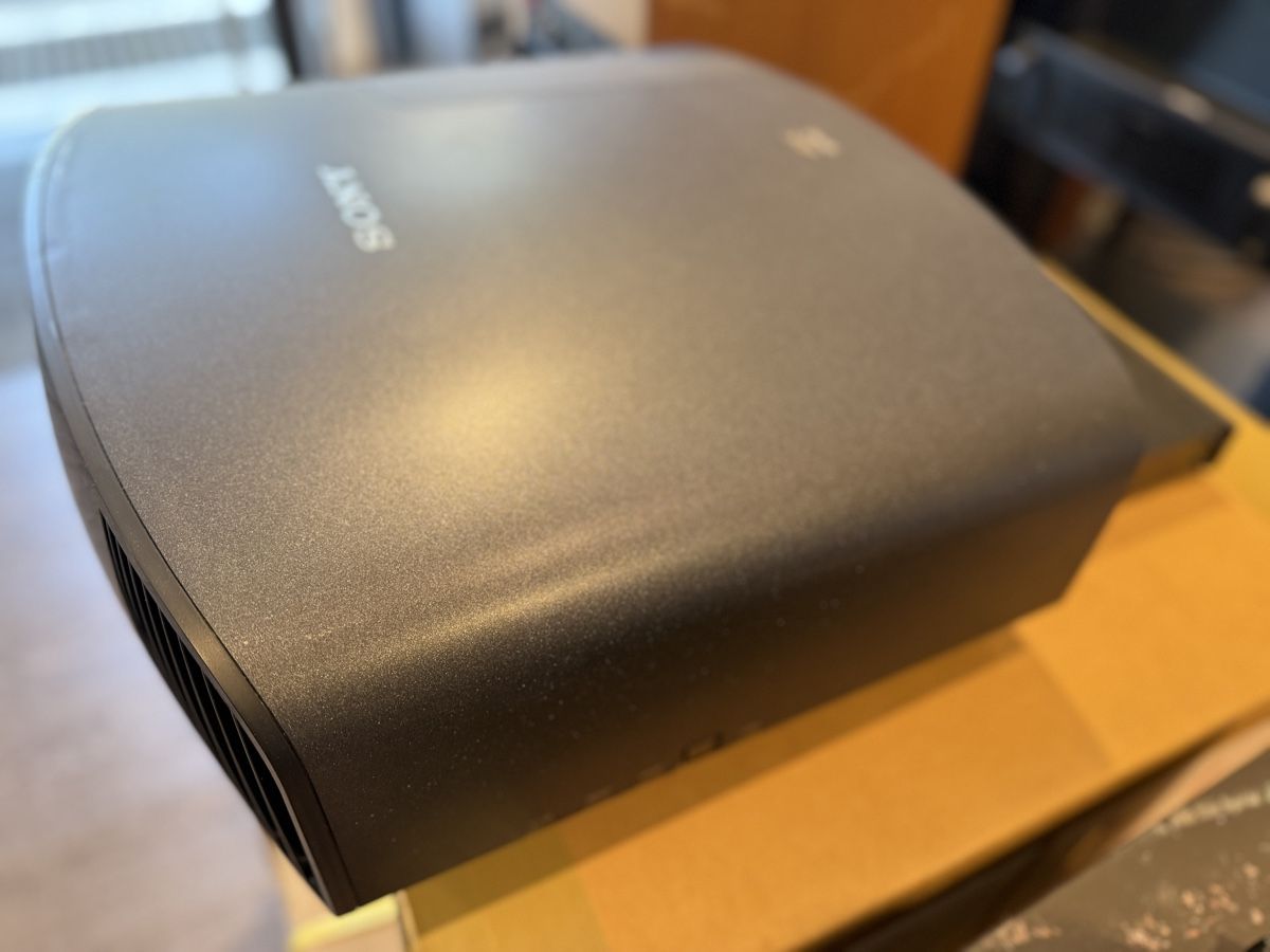 Sony Proiettori: Sony Beamer VPL VW 300ES – Usato da dietlikon venduto da avspalinger 4
