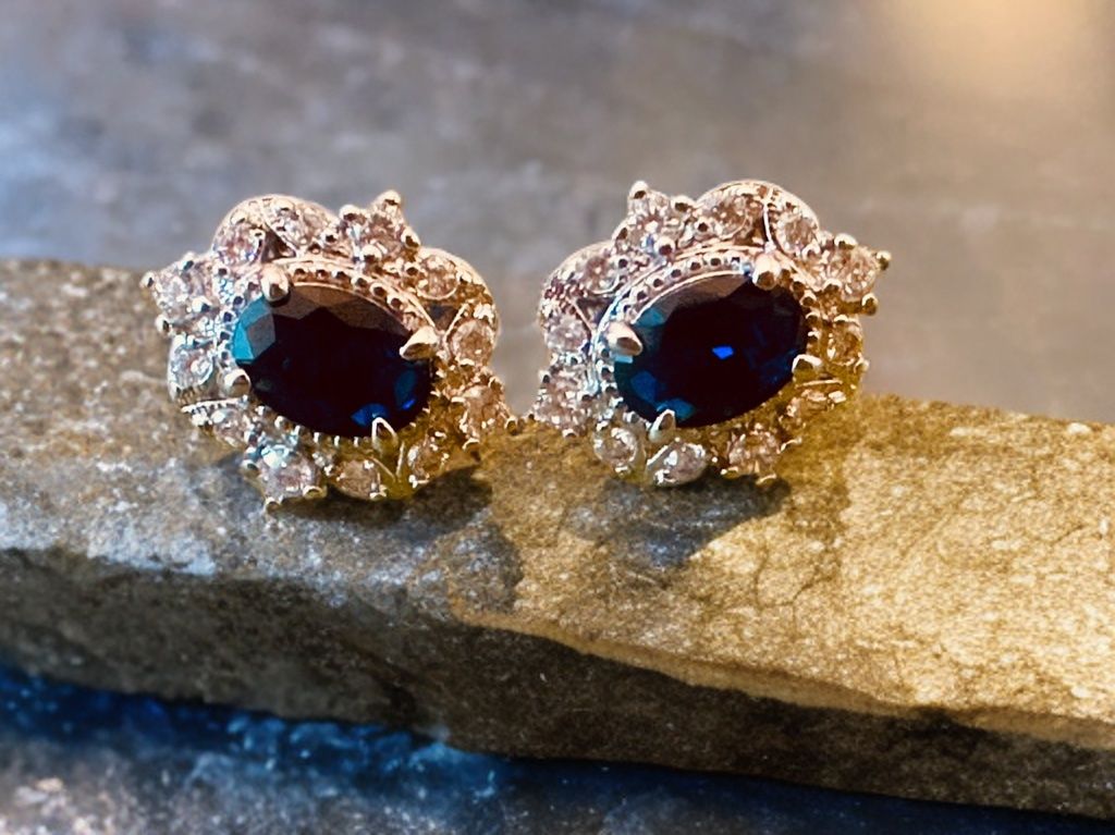 Orecchini pendenti & Orecchini a lobo: Boucles d’oreilles look vintage Saphirs – Nuovo e nell'imballaggio originale da St-Maurice venduto da Sandrinette123 1