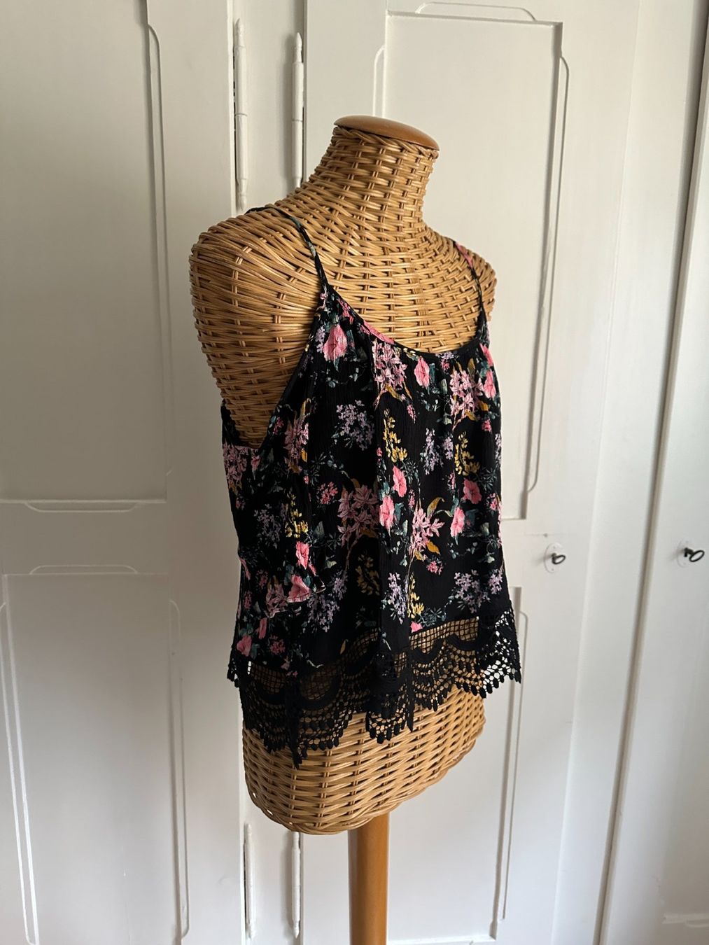 H&M Tops: Top schwarz geblümt - 34 – Gebraucht aus Zürich von Diazaio 1