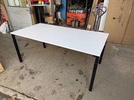 weisse Steelcase Schreibtisch Sitzungstisch H620860 mm