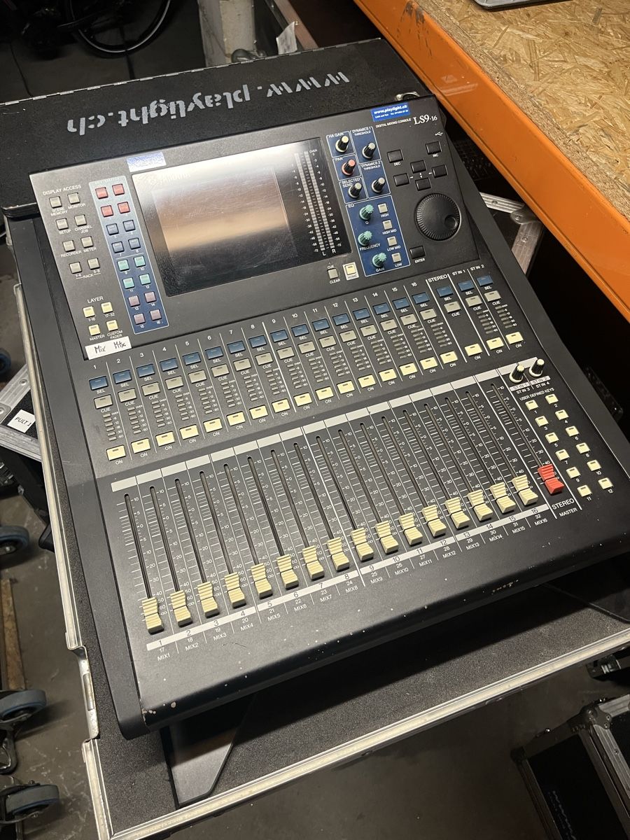 Yamaha Console di mixaggio: Yamaha Mischer LS9-16 – Usato da Nesslau venduto da Pbon