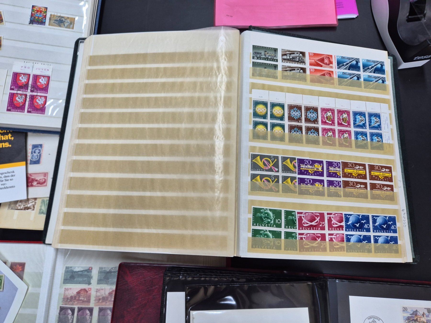Albums: Briefmarkensammlung diverse Alben und Einzelmarken – D'occasion à Basel par Pitcher0 4