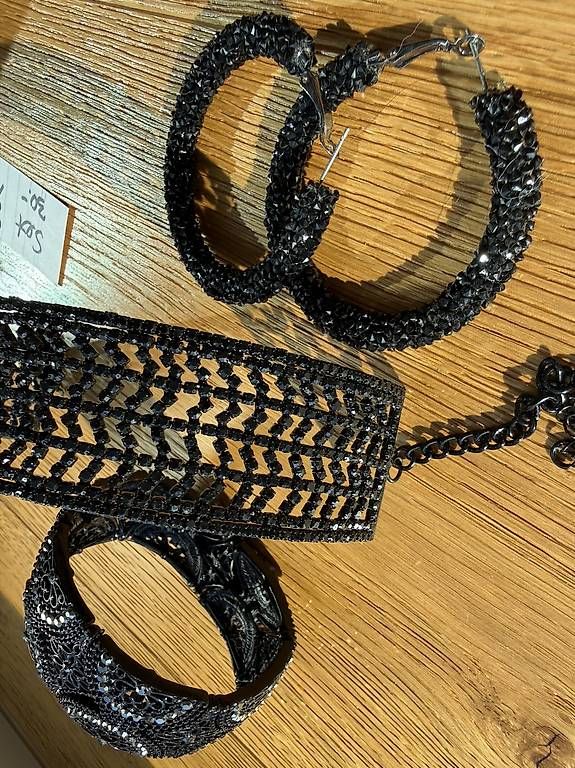 Sonstiger Schmuck: Wunderschönes Schmuckset in schwarz – Gebraucht aus Triesen von yas_bmn6 3