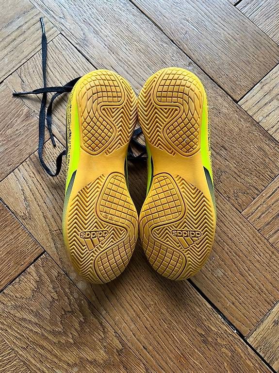 Adidas Herrenschuhe: Fussball Hallenschuhe Gr. 32 – Gebraucht aus Bern von tan_2rrh 2
