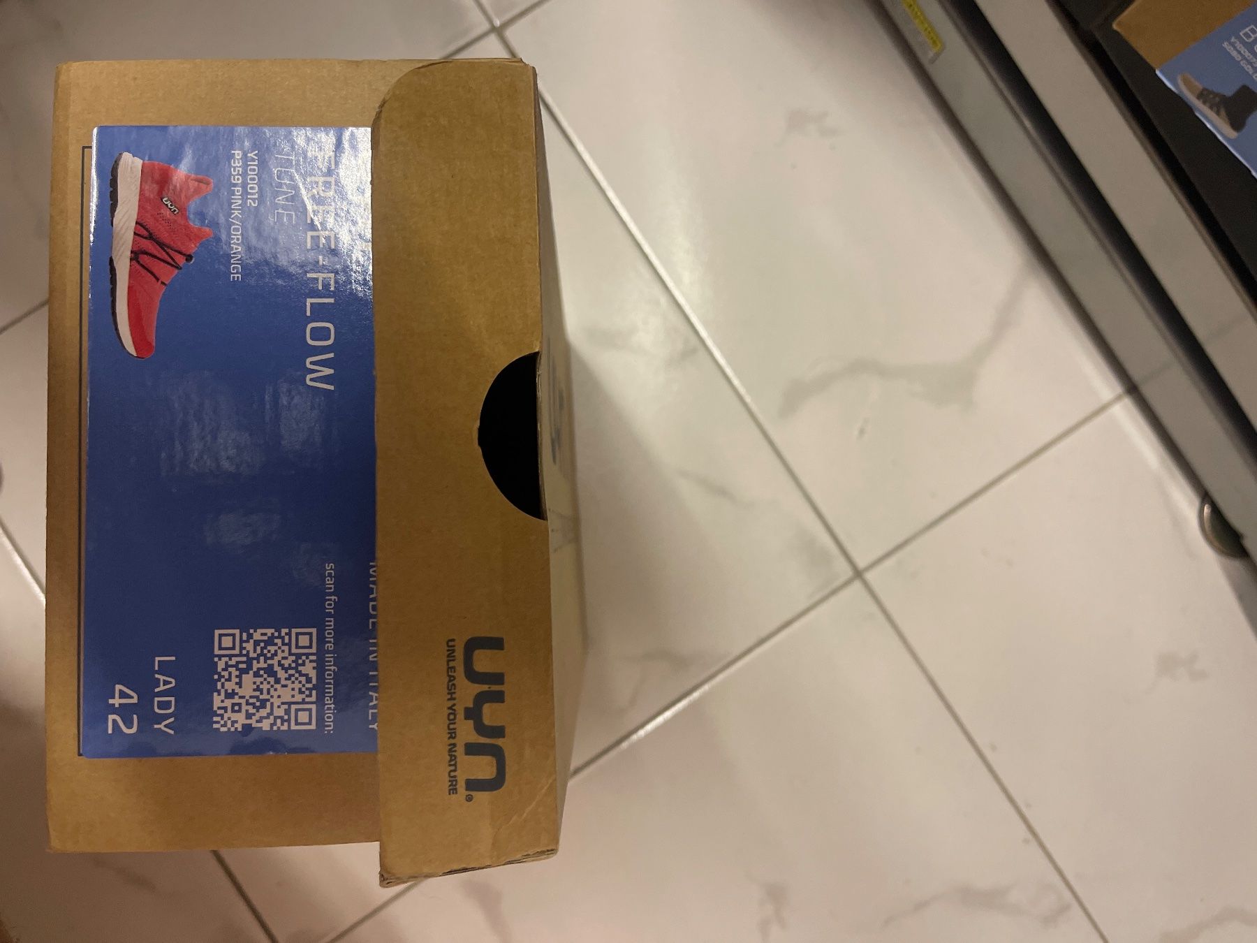 UYN Scarpe da donna: Chaussures uyn 42 – Nuovo e nell'imballaggio originale da Sembrancher venduto da inf_9yyl 2