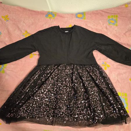 Next Kleid schwarz Pailletten Mädchen Grösse 128 cm