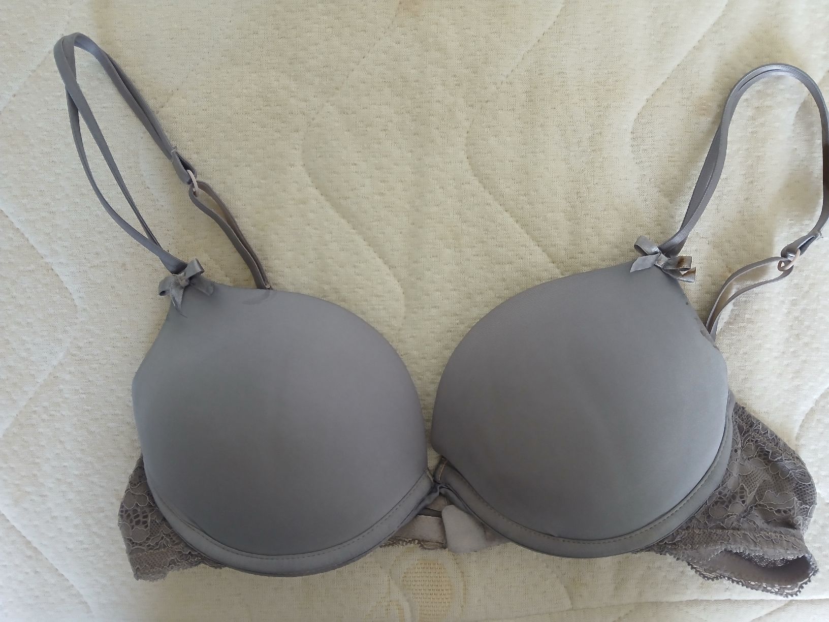 Sonstige Unterwäsche: H&M Bra grey size 75A EU new – Gebraucht aus Dübendorf von rol_fm6d