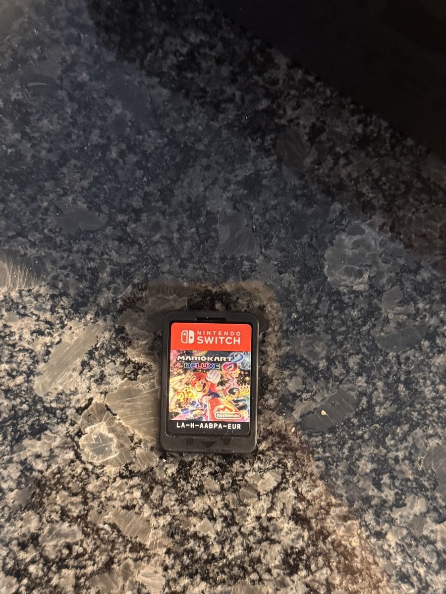 Nintendo Spiele: Nitendo Switch Set mit einem Spiel – Gebraucht aus Rorschach von med_cg8c 3