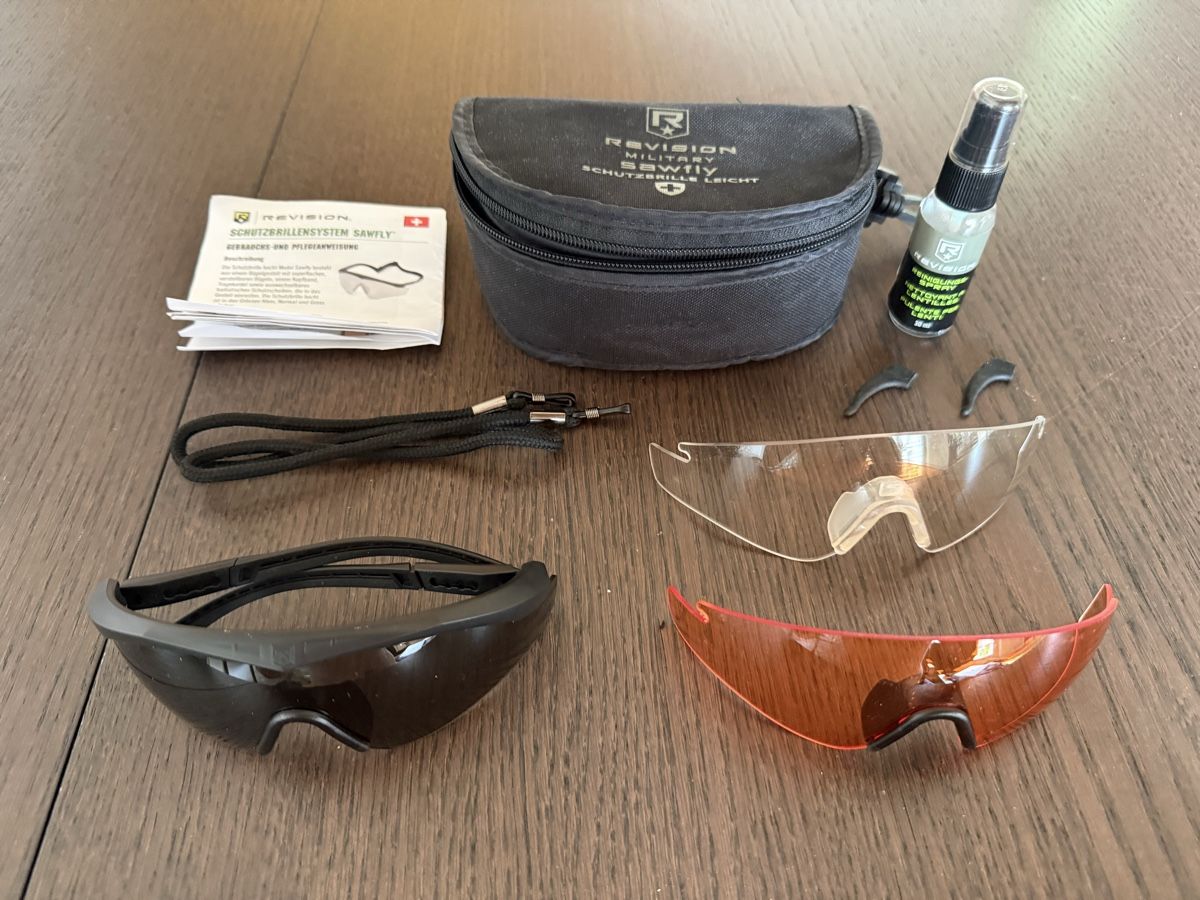 Lunettes & Verres: Schutzbrille leicht Militär – D'occasion à Wangen b. Olten par A_Ka