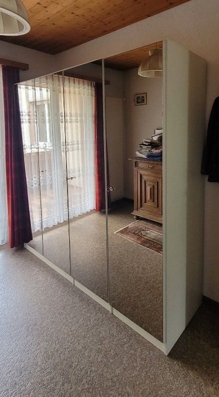 Armadi: Schrank, Spiegelschrank, auf Wunsch demontiert – Usato da Niederdorf venduto da Daivlis