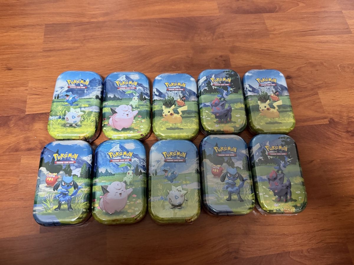 Pokémon Sammelbilder & Trading cards: 10er Set Pokémon Sammel-Tins  – Neu und originalverpackt aus Emmenbrücke von itsnue