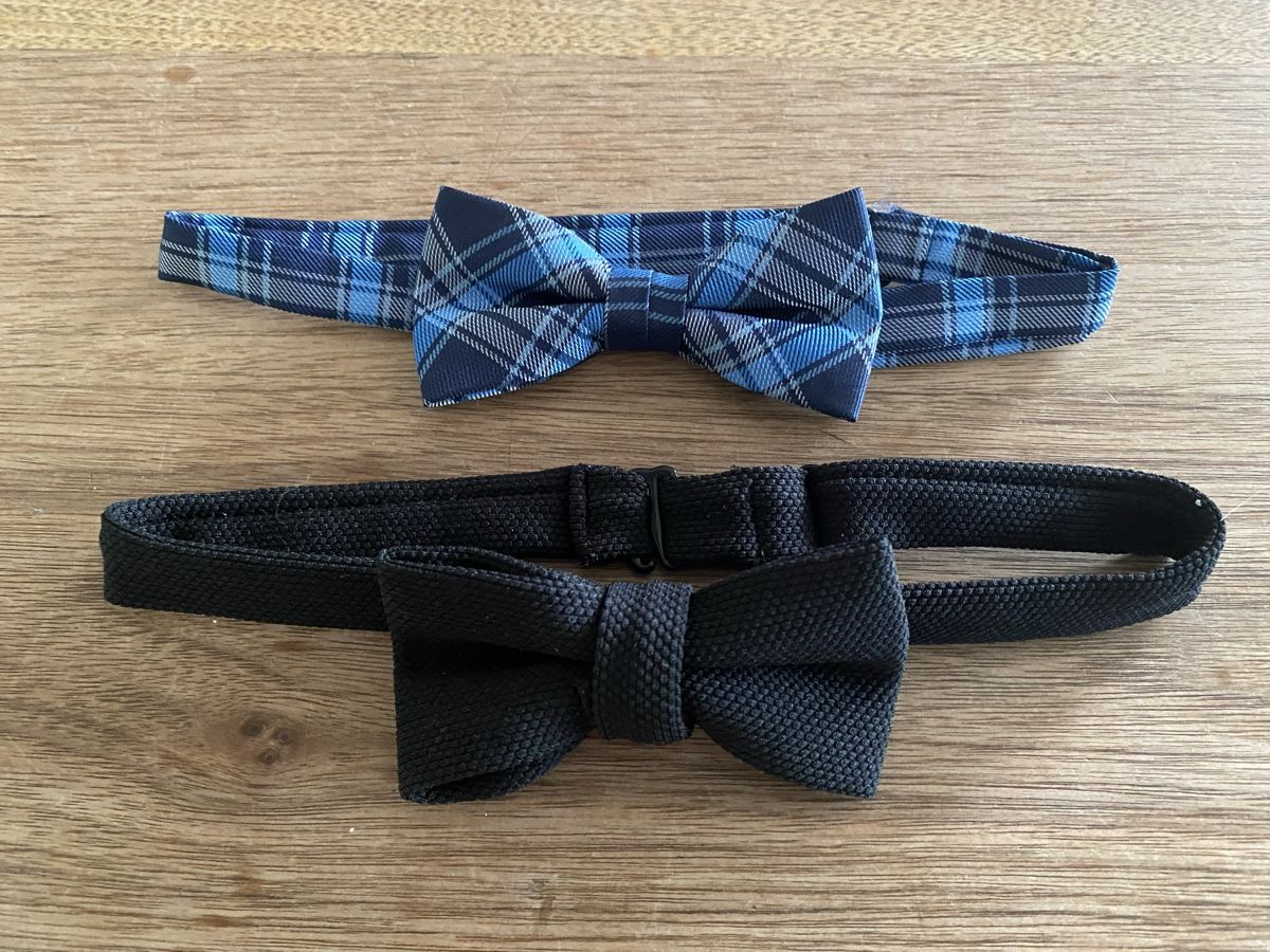 Lotti & Set di vestiti: 2x Kinder-Fliegen – Usato da Malters venduto da Lila-Nissie