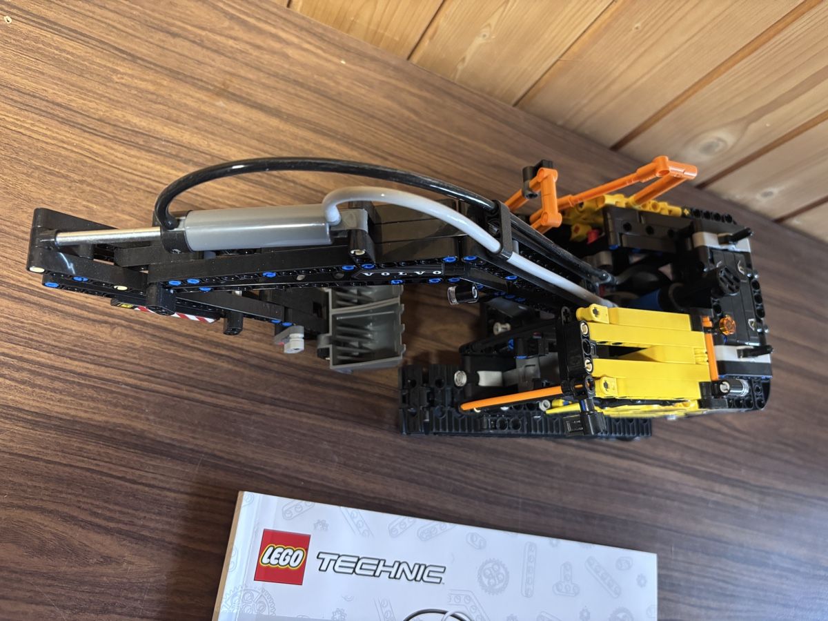 Lego Kit di costruzioni: LEGO Technic 42175 Lastwagen mit Bagger – Usato da Gerlafingen venduto da Marcryter 2