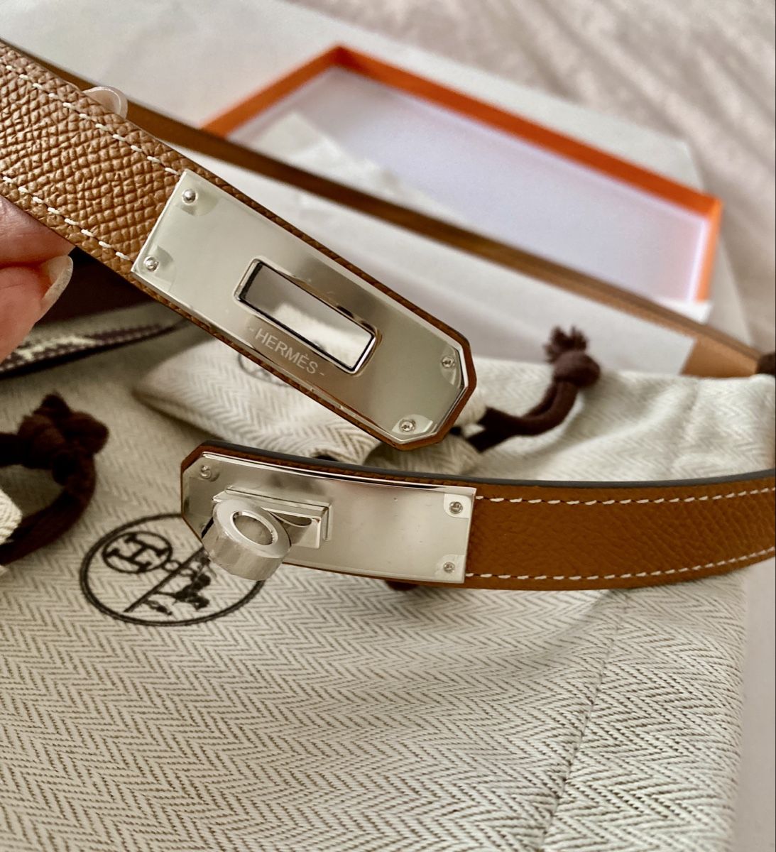 Hermès Gürtel: Hermès Kelly Belt Gold PHW – Neu und originalverpackt aus Genève von Sally_LuxxyGeneva 3