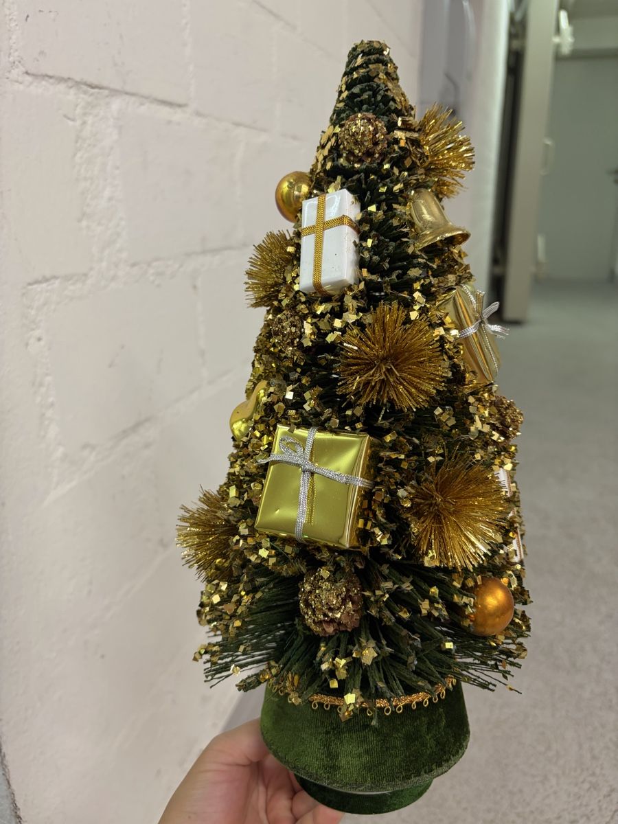 Tutte le decorazioni: Vintage Christmas Tree Decorated, Green Base – Usato da Zürich venduto da dor_9l9g 4